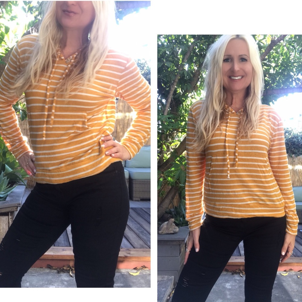 🤩Golden Striped Hoodie🌟 - Picture 2 of 3